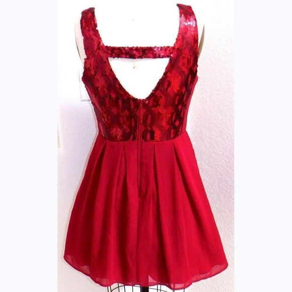 Hot red sequins flare cocktail dress - Picture 4 of 4